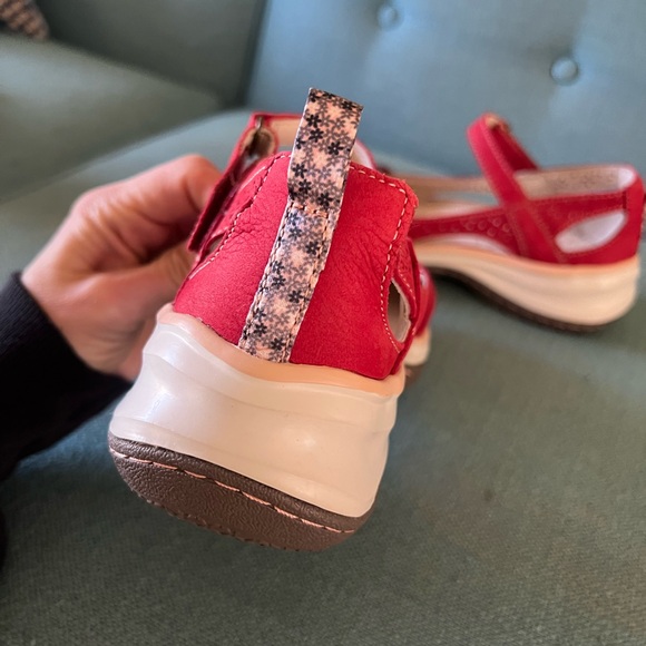Jambu Red Athletic Shoes with Strappy Design and Supportive Sole - Picture 4 of 9